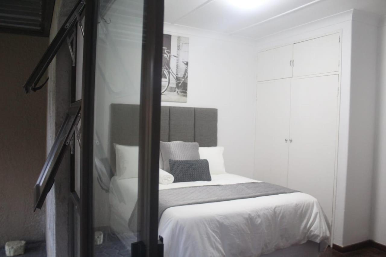 Alu Guesthouse Roodepoort Habitación foto