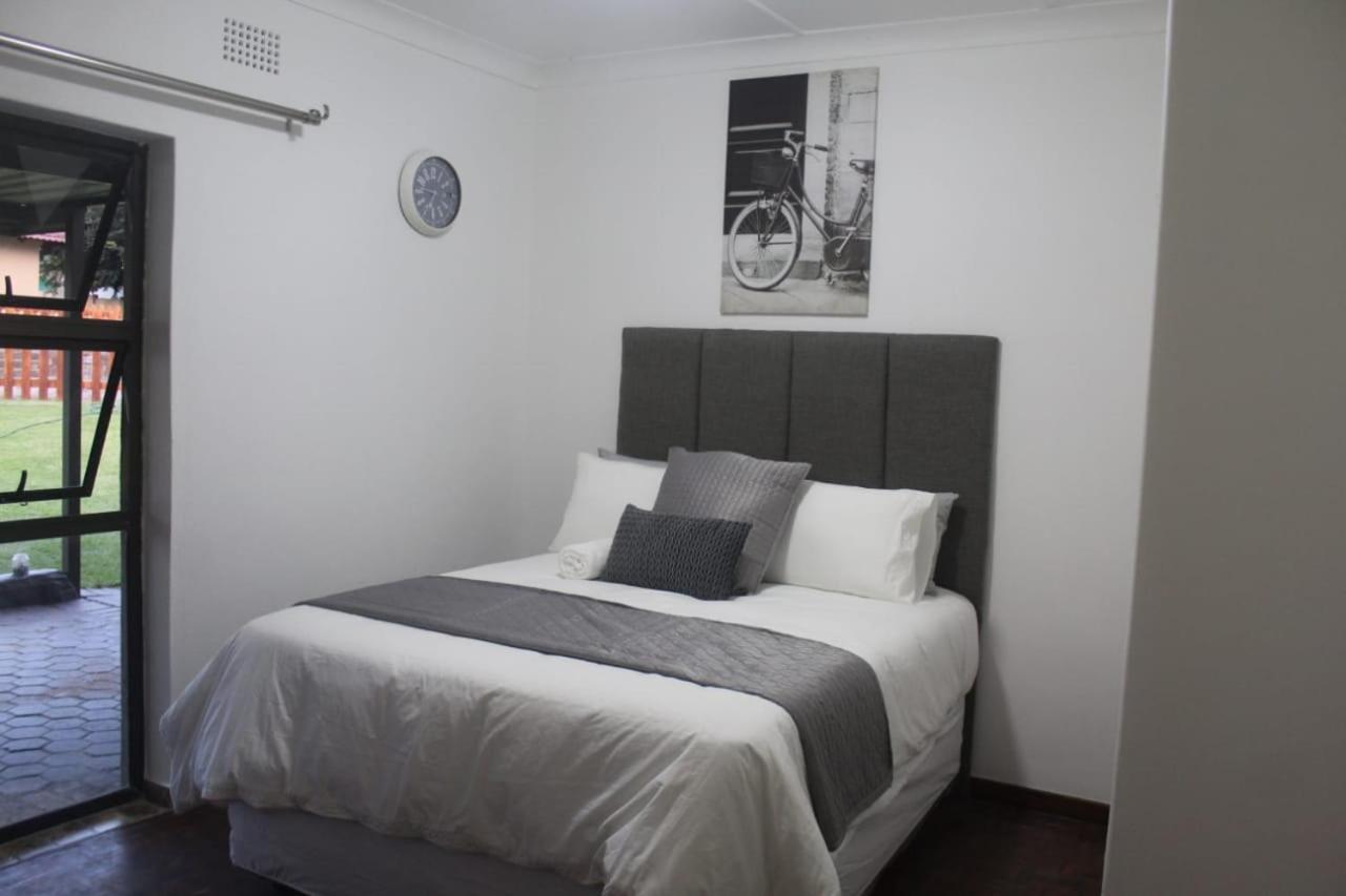 Alu Guesthouse Roodepoort Habitación foto